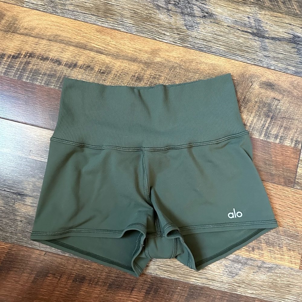Green ALO yoga shorts size small